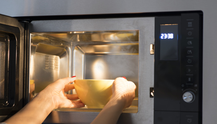 This Viral Video Reveals 3 Hacks For Reheating Food In Microwave