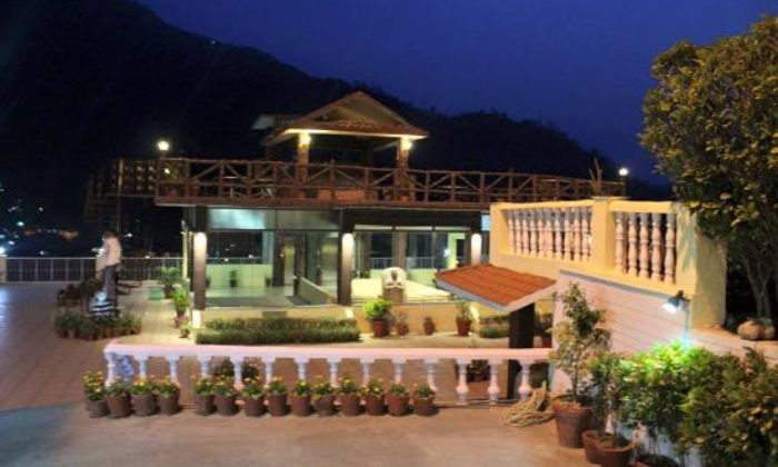 19 Cafes In Rishikesh For Food & The Serene Music Of The Ganges